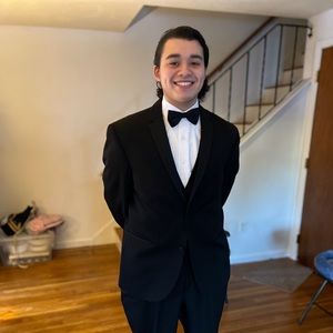 Meet your Posher, Luis